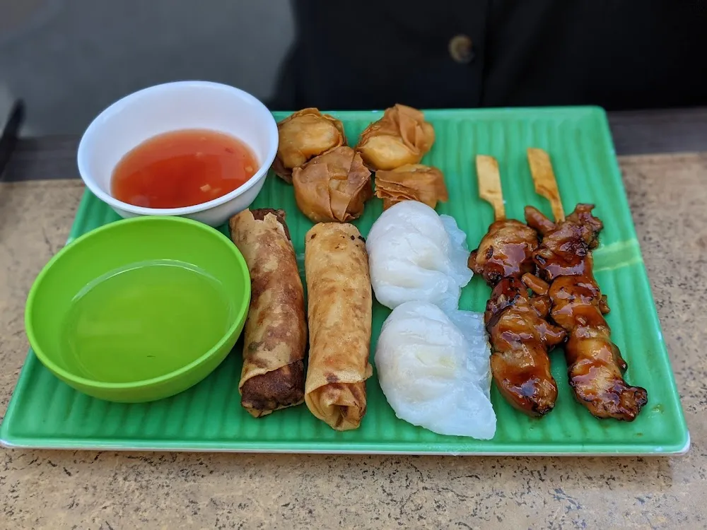 Assortiment Beignets Nems Vapeurs 8 Pièces