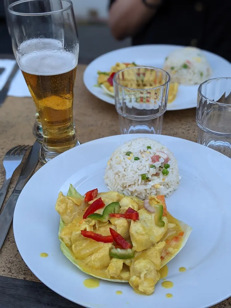 Poulet Au Curry Et Riz Cantonnais