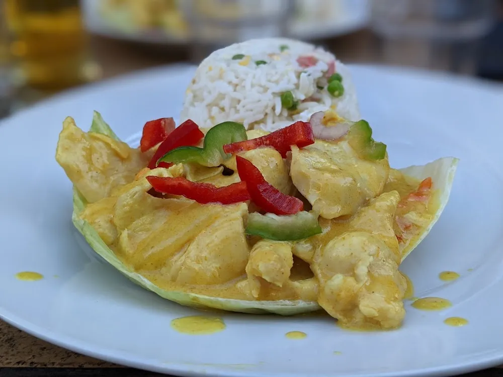 Poulet Au Curry Et Son Riz Cantonais